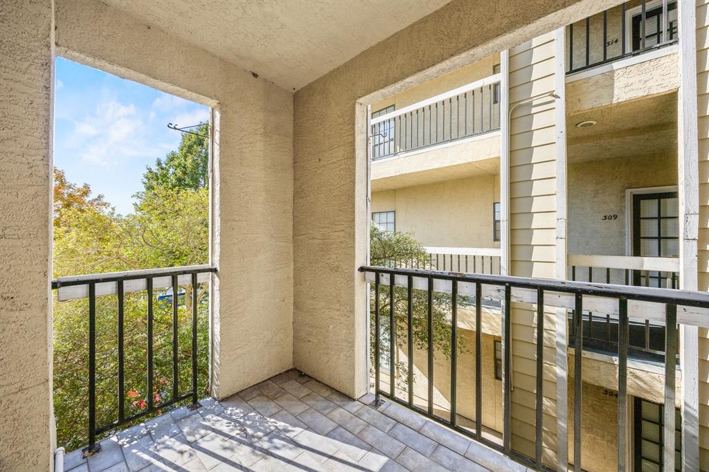 Lovers Lane Condos Ph 01 04 - Residential