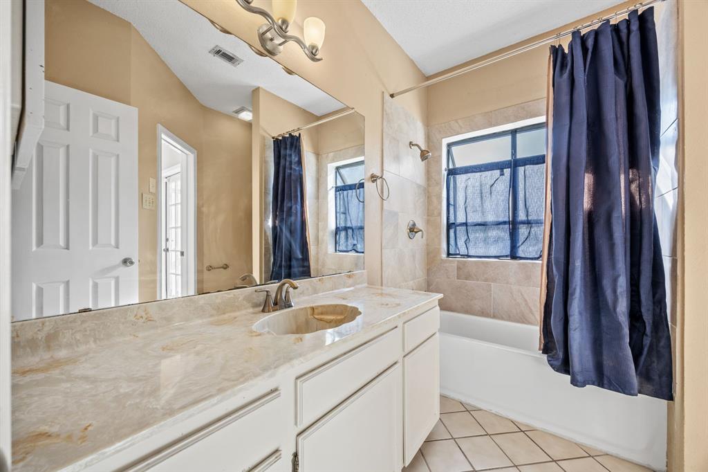 Lovers Lane Condos Ph 01 04 - Residential