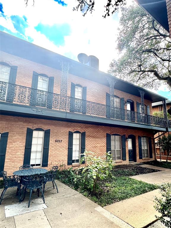 6023 E University Boulevard 204