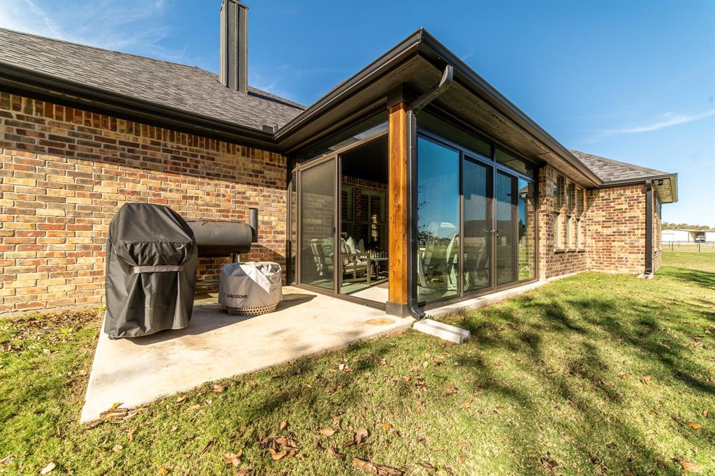 Springtown, Texas 76082, United States, 4 Bedrooms Bedrooms, ,3 BathroomsBathrooms,Residential,Pending,30649