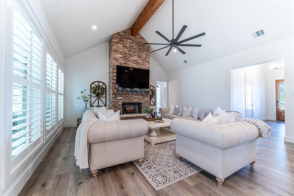 Springtown, Texas 76082, United States, 4 Bedrooms Bedrooms, ,3 BathroomsBathrooms,Residential,Pending,30649