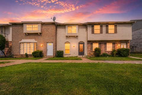 Photo of 36 W Creek Lane, Grand Prairie, TX 75052 (MLS # 21299320)