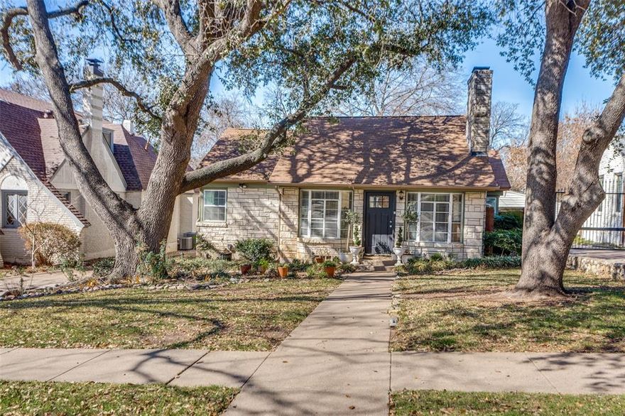 English stone cottage in the heart of the TCU area. Adorable 2-bedroom, 1-bath home with a detached 1-car garage, a sweeping shaded and fenced backyard, and a covered back patio. Full of charm and personality, it feeds into Tanglewood Elementary and is within walking distance of TCU. Mature trees provide abundant shade front and back. No survey available.  Buyer to purchase if needed.