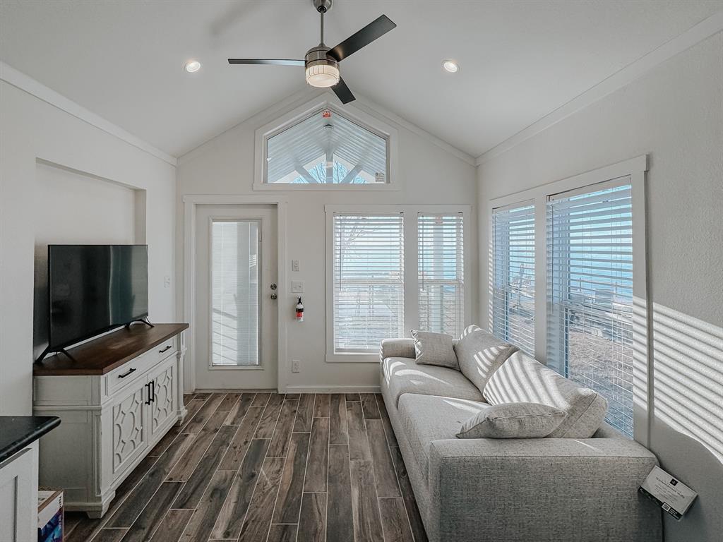 Peninsula Point - Residential