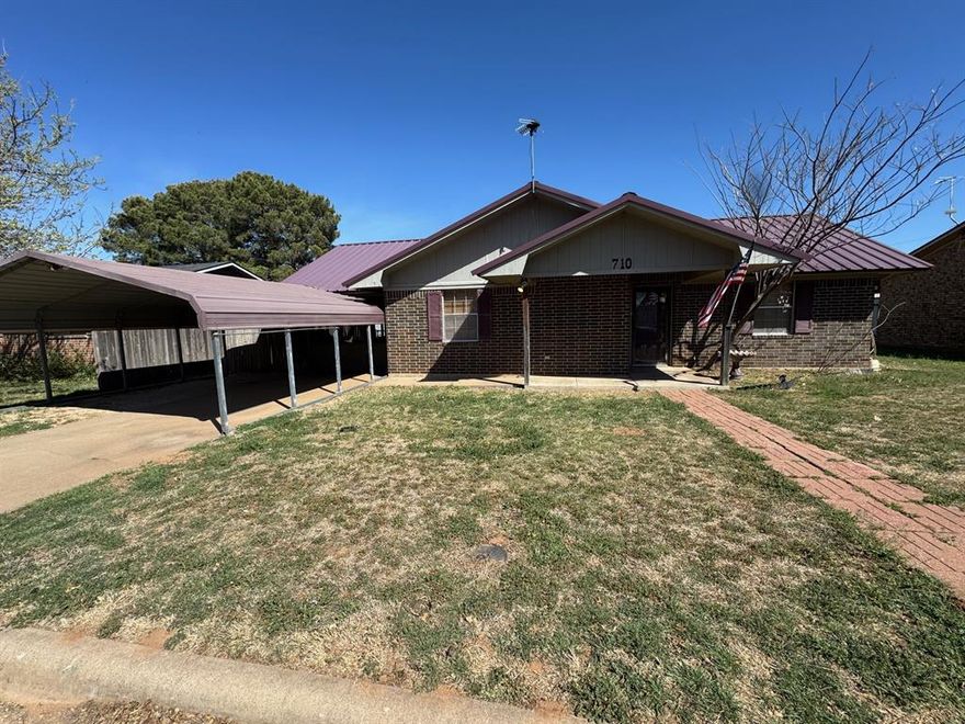 Cozy 3 bedroom home in great neighborhood close to school.  Interior has fresh paint and new flooring in living room.  Garage was converted to screened in porch and double carport was added but could easily be converted back to a garage.  Has a large back yard with chain link fence and storage building.  Also has room for extra parking in back.  Come check it out before it's gone.