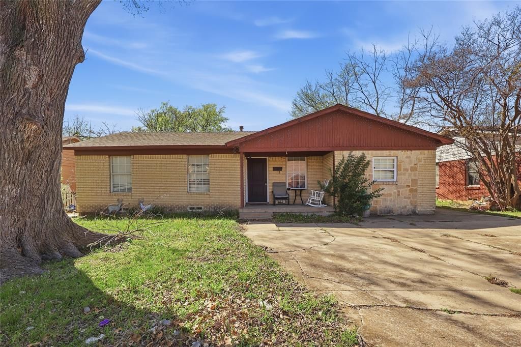 Photo of 8719 Freeport Drive, Dallas, TX 75228 (MLS # 21213581)
