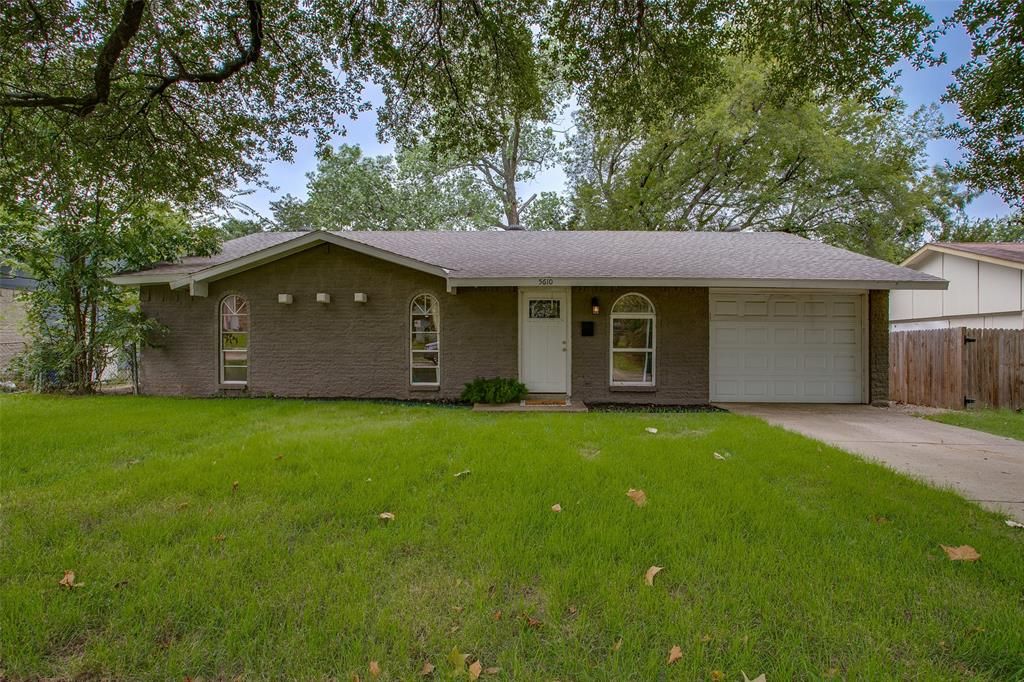 Photo of 5610 Saddleback Road, Garland, TX 75043 (MLS # 21046413)