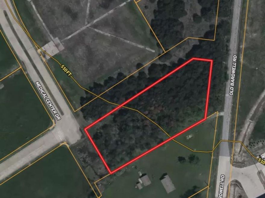 Prime commercial opportunity in one of Ennis’ fastest-growing corridors, with sites available from 1–3.9 acres along highly visible Hwy 287. Ideally positioned at Medical Center Drive and directly adjacent to Ennis Regional Medical Center, this location benefits from steady daily traffic generated by medical staff, patients, and surrounding service providers.

The area is supported by nearby schools, established neighborhoods, and continued residential growth, creating strong demand for retail, medical, and service-based businesses. Convenient access to Hwy 287 provides a direct route to Waxahachie and the greater DFW metroplex, offering both local and regional exposure.

Zoned CC (Corridor Commercial), these tracts allow for a wide range of development including medical office, retail, restaurant, and professional services—making this an ideal location for businesses looking to position themselves in a high-traffic, growth-driven area.

A rare opportunity to secure commercial land in a corridor anchored by healthcare and poised for continued expansion.