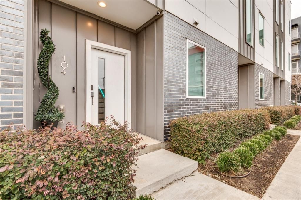 Photo of 1771 Mccoy Street #104, Dallas, TX 75204 (MLS # 21201585)