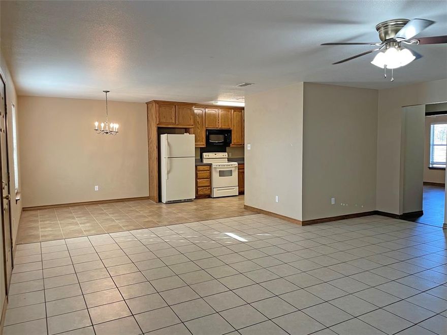 Spacious 2-Bedroom, 2-Bath Triplex Unit with Country Views

Well-maintained 2-bedroom, 2-bathroom triplex unit offering privacy and a peaceful country setting with quick access to Joshua, Burleson, and I-35. The home features an oversized living room, two primary bedrooms each with a private bath, and a private 2-car covered carport. Enjoy quiet surroundings, open views, and the convenience of water and trash service included in the rent. Not part of a large complex.