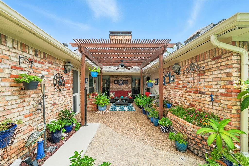 Dallas, Texas 75248, United States, 3 Bedrooms Bedrooms, ,3 BathroomsBathrooms,Residential,Pending,192897