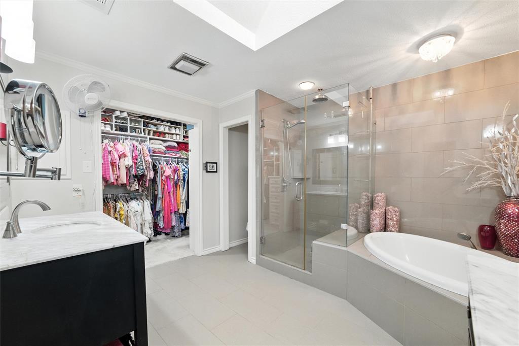 Dallas, Texas 75248, United States, 3 Bedrooms Bedrooms, ,3 BathroomsBathrooms,Residential,Pending,192897