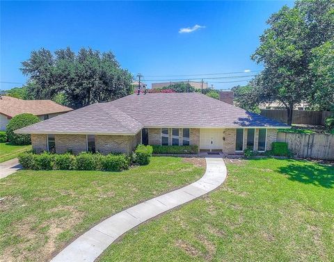 7881 La Cabeza Drive Dallas TX 75248