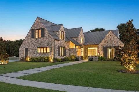 Photo of 2620 Park Grove Loop, Southlake, TX 76092 (MLS # 21324234)