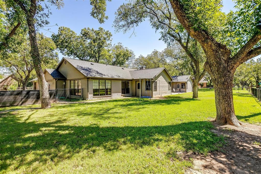8621 Ravenswood Road