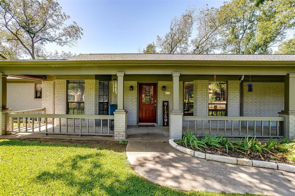 8621 Ravenswood Road