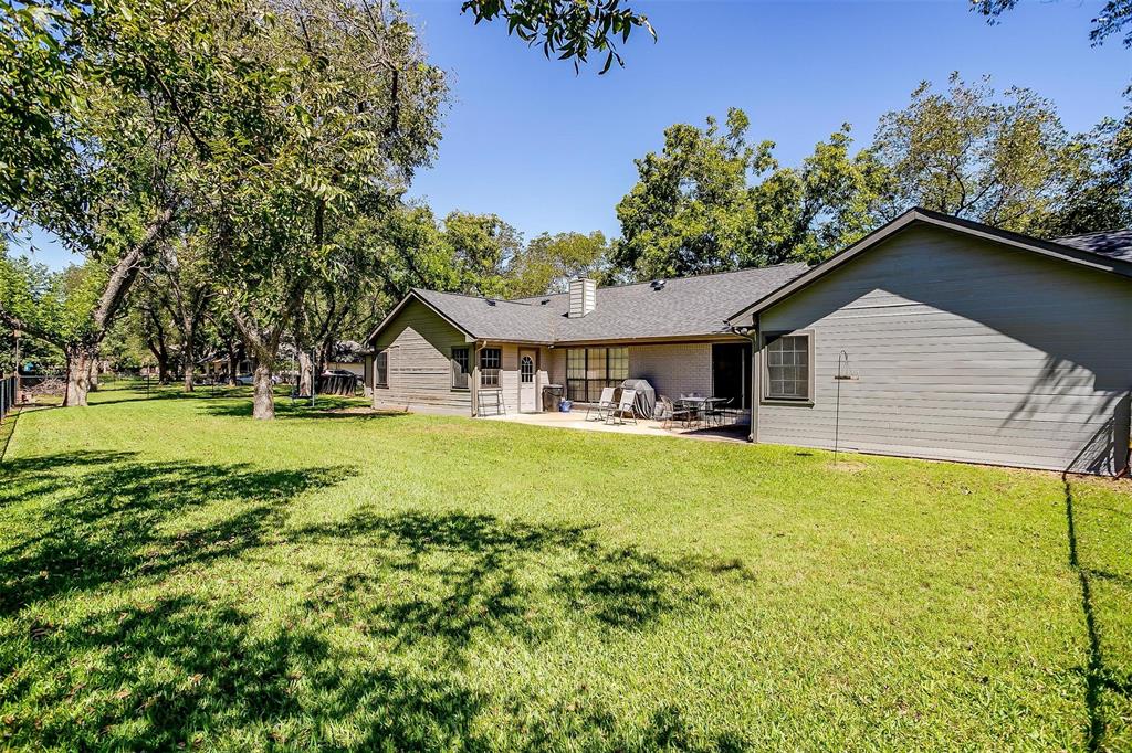 8621 Ravenswood Road