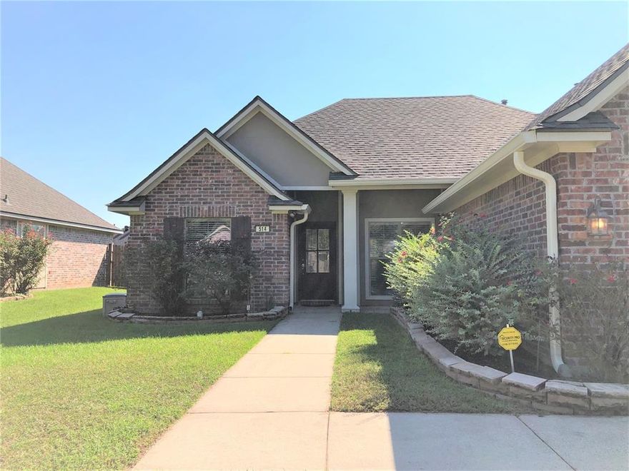 AVAILABLE 10-17-2025. Gated Community close to Barksdale Air Force Base with community pool, tennis court, pond, walking trails and playground.
3 Bedroom, 2 Bathroom. Wood Floors throughout. Open Floor plan. Waived application fee for active-duty military. Pets subject to approval with $300 nonrefundable fee up front, and $200 each additional pet. NO AGGRESSIVE BREEDS. Tenant must carry renters insurance. Tenant is responsible for any minor maintenance needed on property. Tenant is responsible for all utilities. NO SMOKING ALLOWED. Tenant must abide by all city ordinances and community restrictions if applicable.