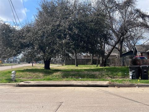 301 N Chandler Drive Fort Worth TX 76111