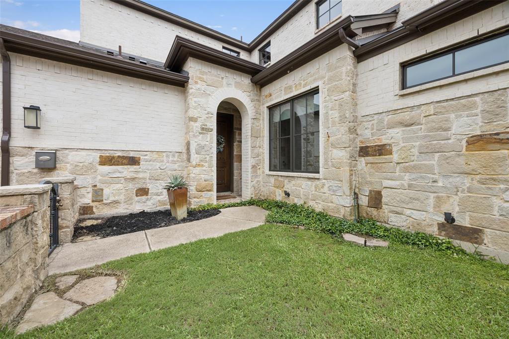 107 W Peach Street