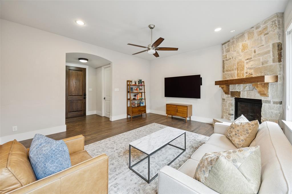 107 W Peach Street