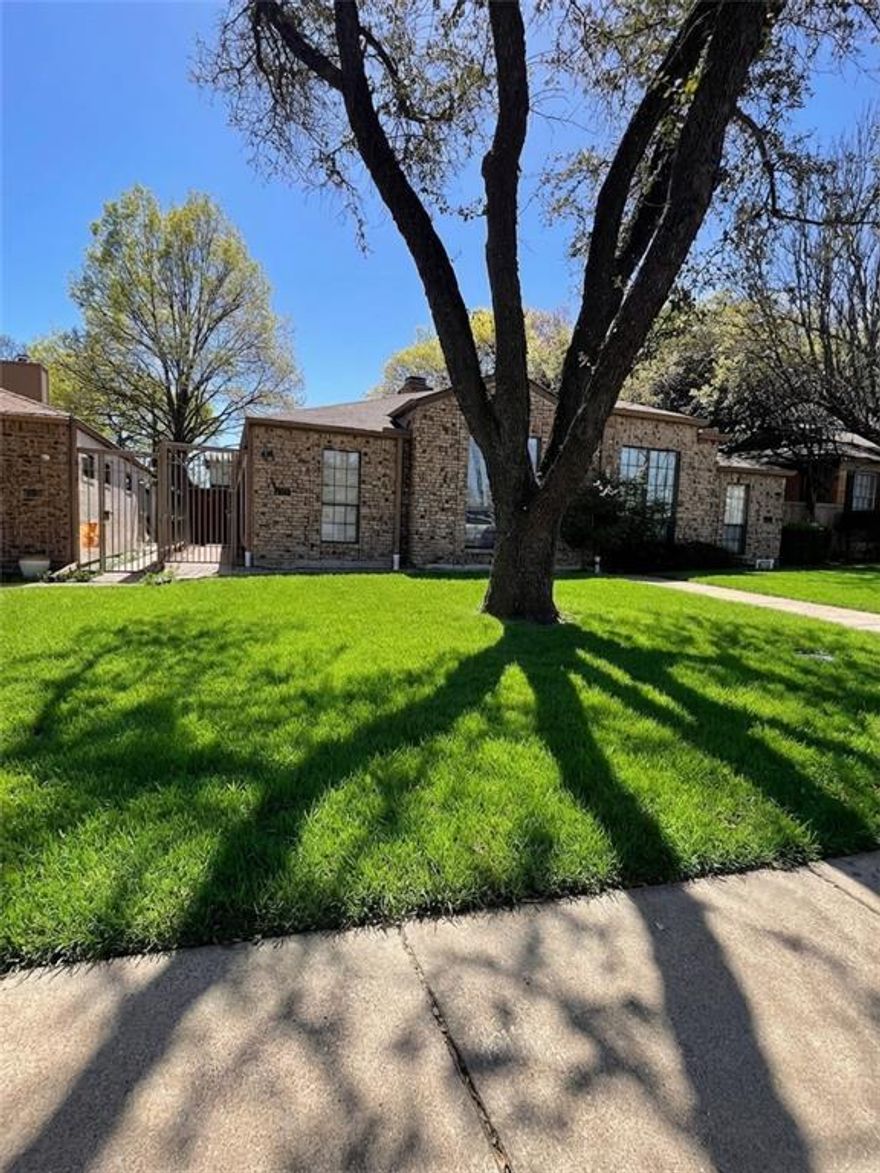 Completely renovated duplex, recent flooring, paint, granite counters, plumbing fixtures, LED lighting, cabinet and door hardware, appliances