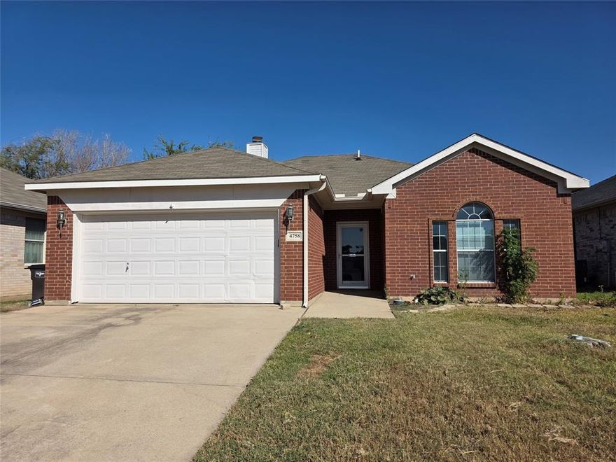 3-2-2 in Marine Creek Hills, the property is conveniently located to 820 - I35W. In quiet neighborhood with new flooring throughout and paint in this home.
Split bedroom floor plan, primary bath has separate shower and tub, walk in closet.
Property is move in ready.

See Transaction desk for applications Instructions.