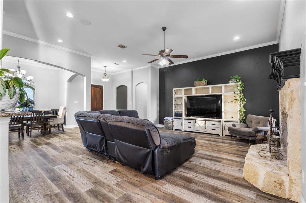 11131 Lakecrest Drive