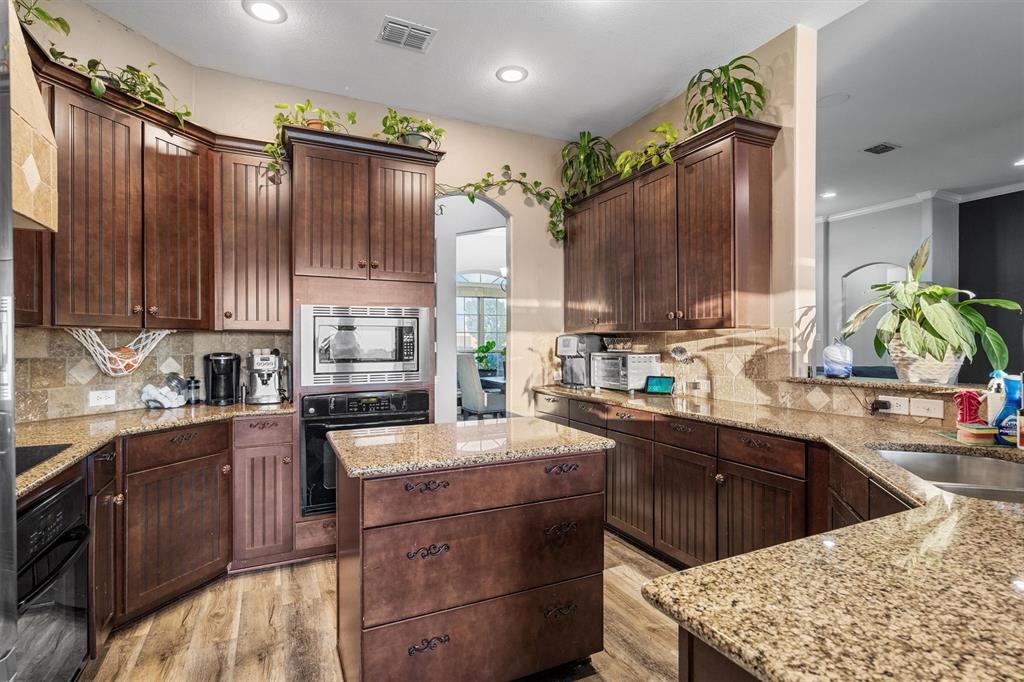 11131 Lakecrest Drive