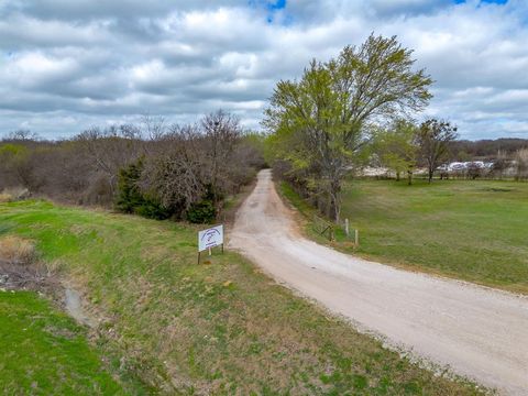 Photo of 6333 E Highway 67, Alvarado, TX 76009 (MLS # 21197200)