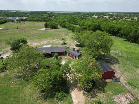 Photo of 864 County Road 4425, Whitewright, TX 75491 (MLS # 21243473)
