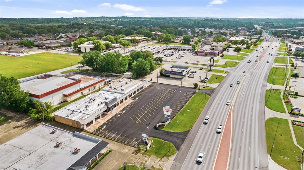 713 W Southwest Loop 323