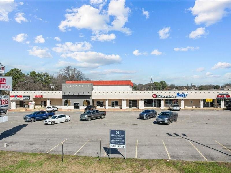 713 W Southwest Loop 323