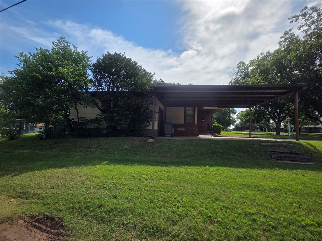 1213 Hillcrest Drive