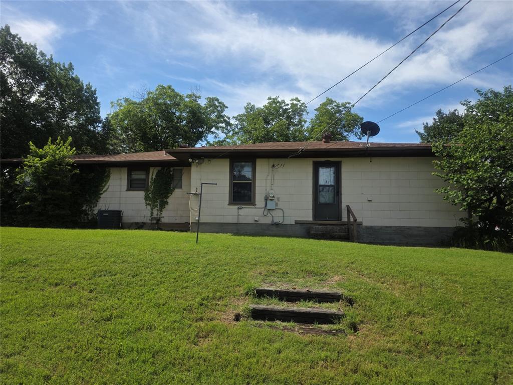 1213 Hillcrest Drive