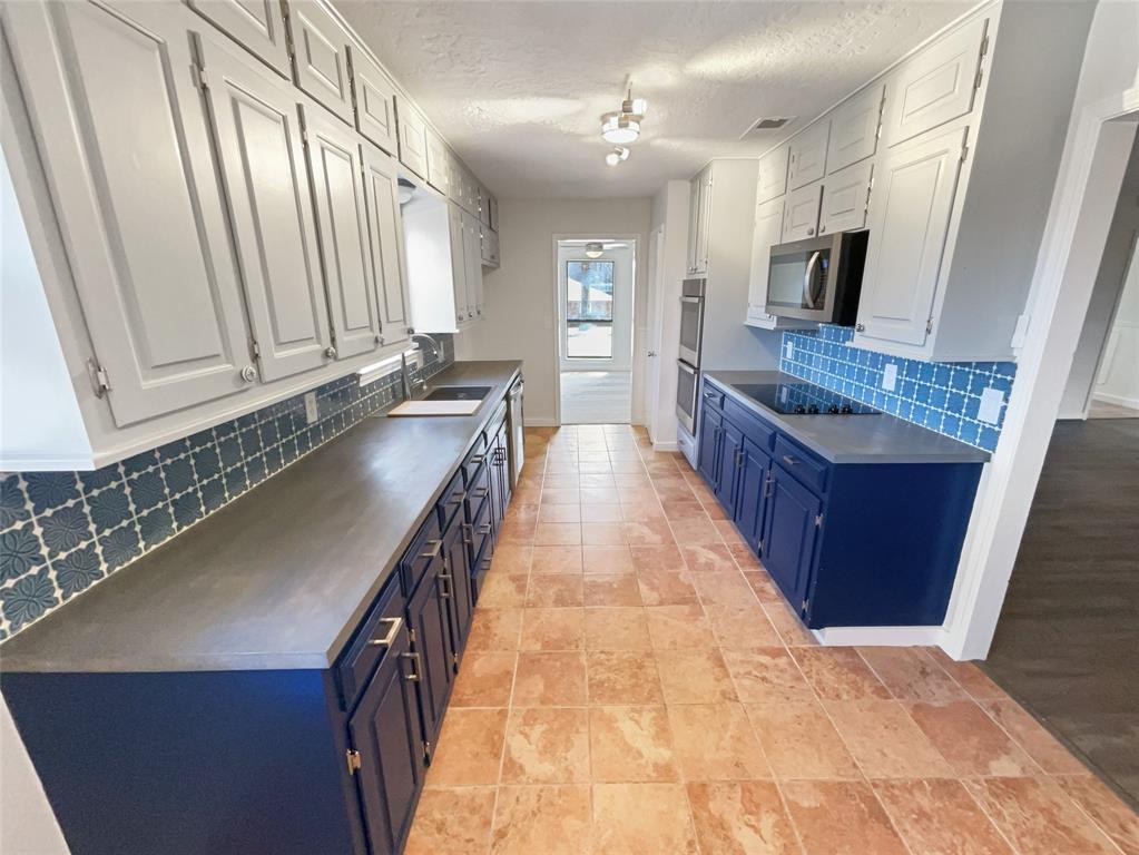 1242 Laguna Vista Way