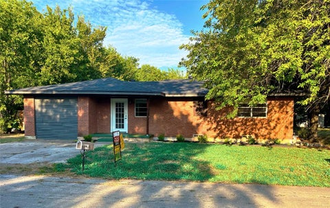 Photo of 1108 Locust Street, Gainesville, TX 76240 (MLS # 21418684)