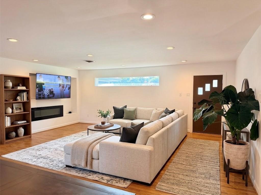 10208 San Lorenzo Drive