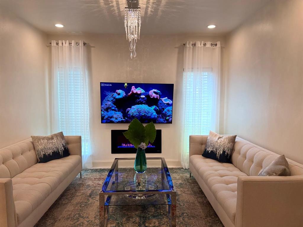 Chasewood Oaks condo - Residential