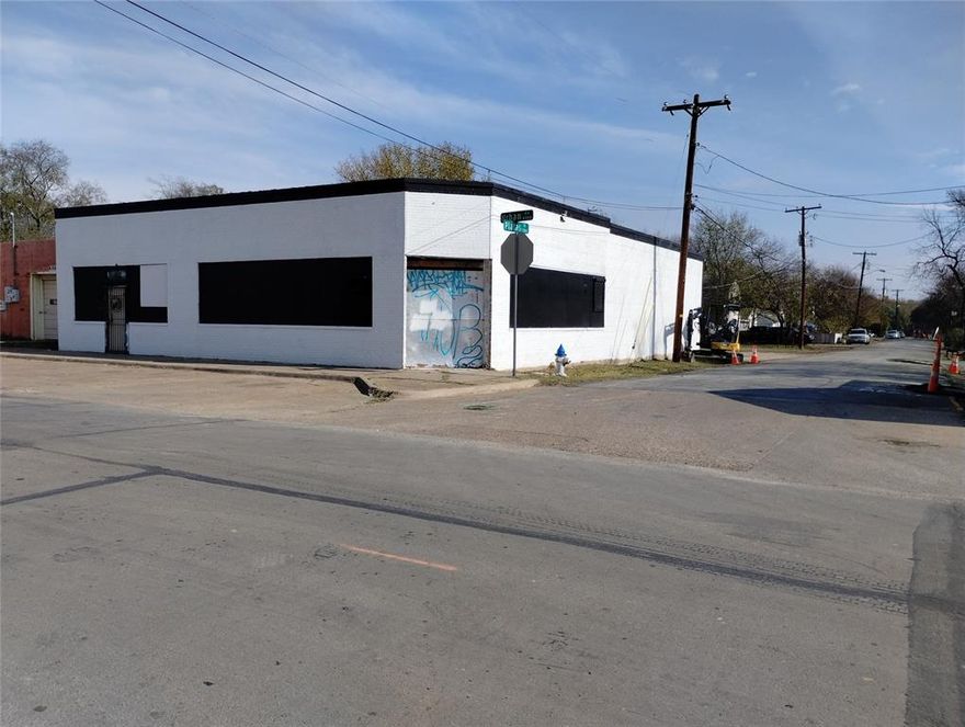 Bring your business ventures to this Corner Lot Commercial location! Excellent location for business expansion or a new endeavor in Dallas County. Surrounded in a booming area by other small business traffic. Plenty of opportunities to invest in an innovative project.