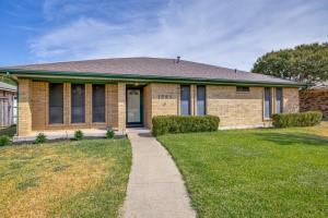 Photo of 1721 Guildford Street, Garland, TX 75044 (MLS # 21397030)