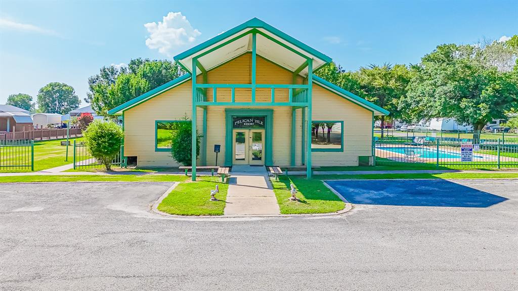 Pelican Isle - Land