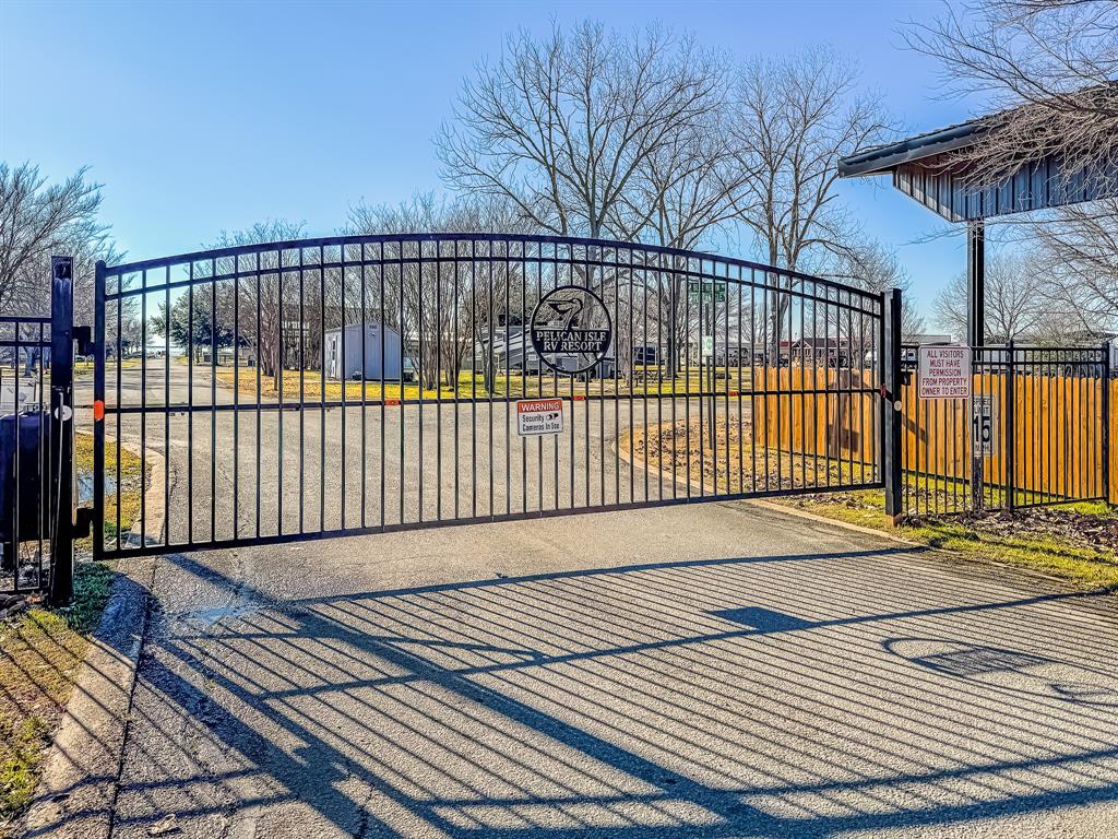 Pelican Isle - Land