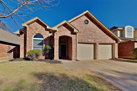 2211 Reverchon Drive Arlington TX 76017