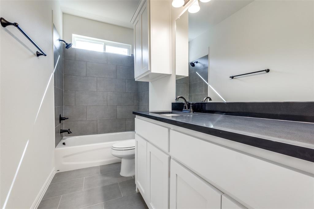 Lincoln Manor - Residential