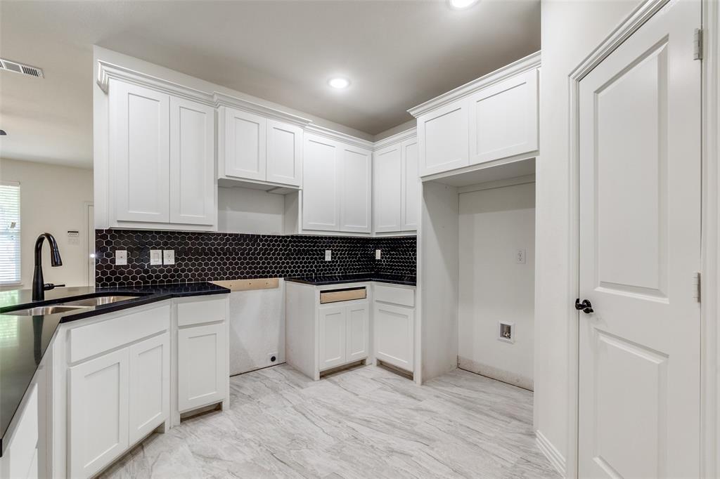 Lincoln Manor - Residential