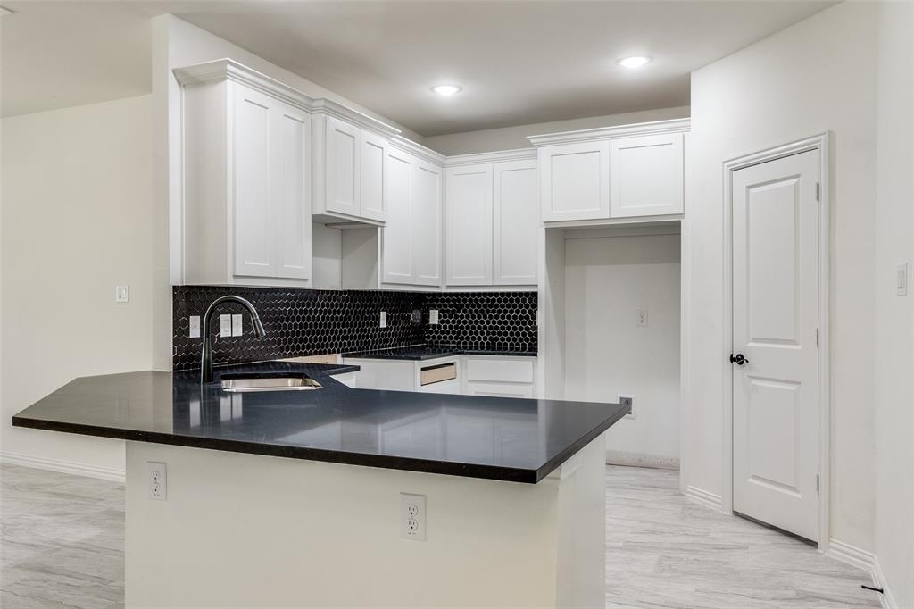 Lincoln Manor - Residential