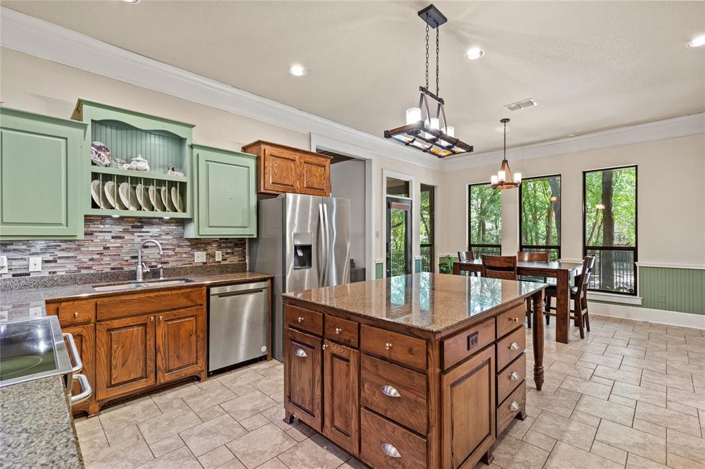 3806 Lakeshore Drive