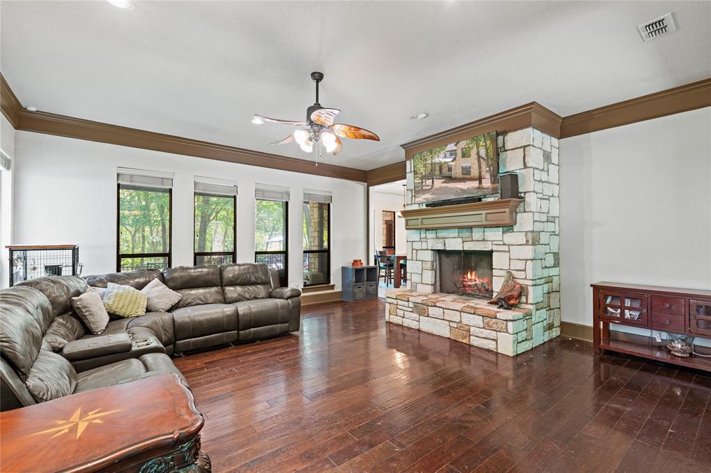 3806 Lakeshore Drive