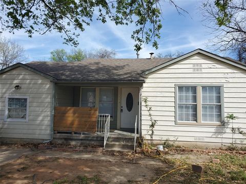 Photo of 516 W Beach Street, Fort Worth, TX 76111 (MLS # 21183018)